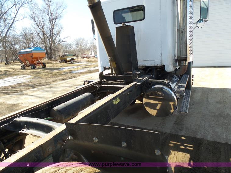 image for item AL9221 2000 Freightliner FLD dump truck