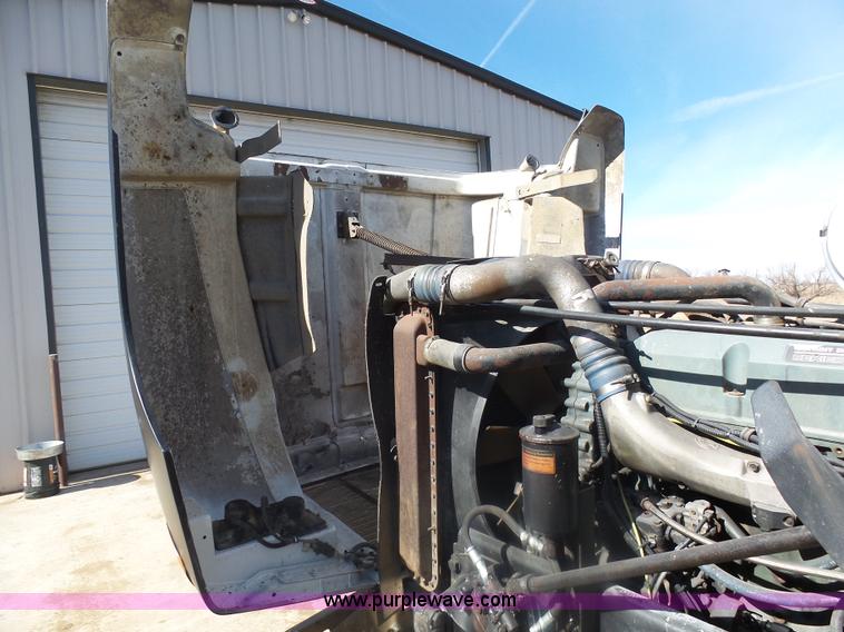 image for item AL9221 2000 Freightliner FLD dump truck