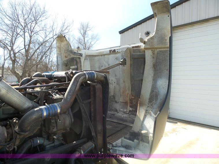 image for item AL9221 2000 Freightliner FLD dump truck