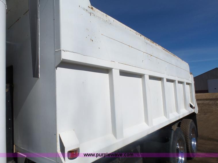 image for item AL9221 2000 Freightliner FLD dump truck