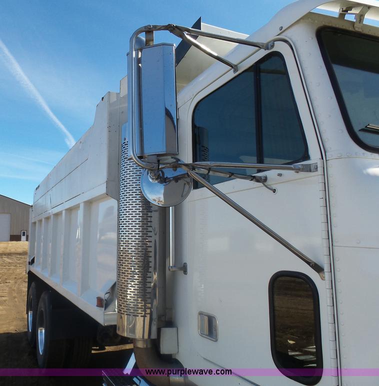 image for item AL9221 2000 Freightliner FLD dump truck