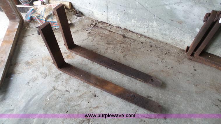 image for item AO9880 42"L pallet forks