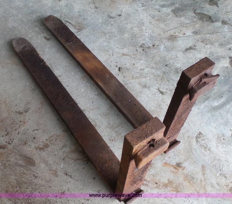 image for item AO9880 42"L pallet forks