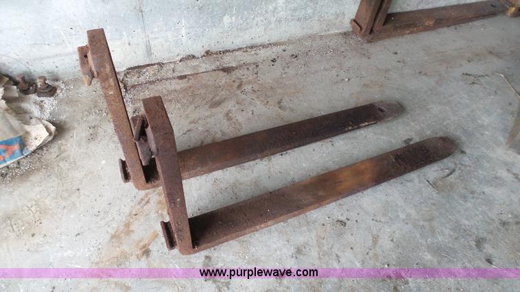 image for item AO9880 42"L pallet forks