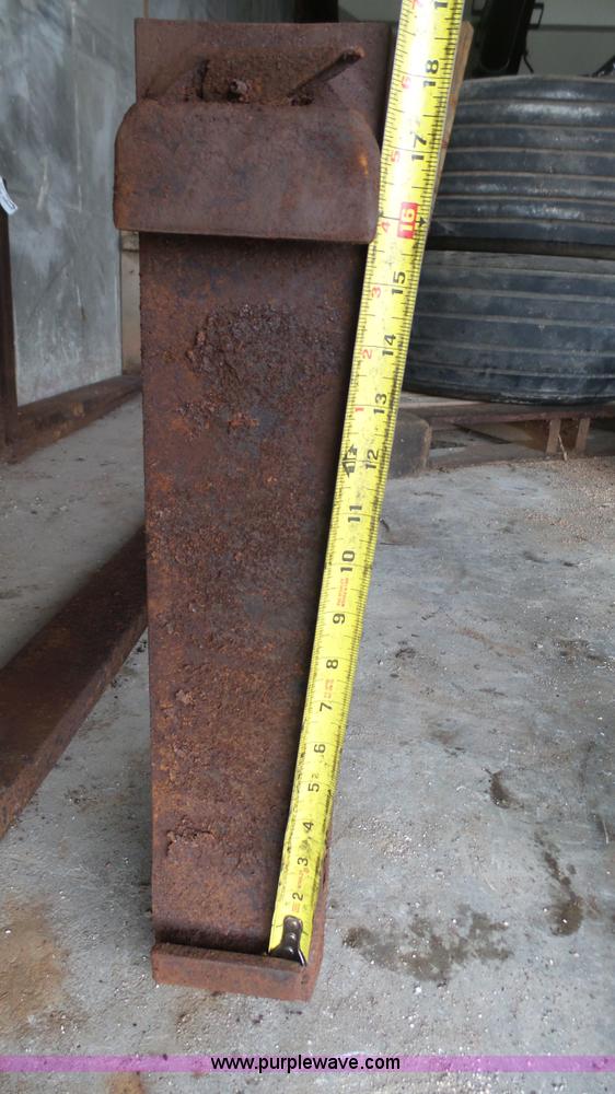 image for item AO9880 42"L pallet forks