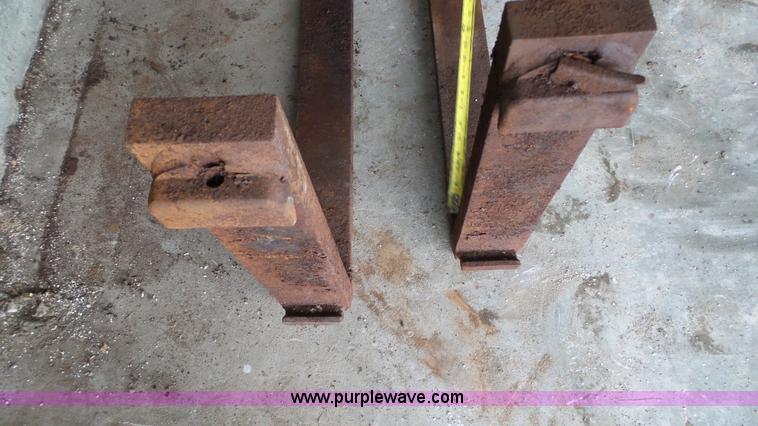 image for item AO9880 42"L pallet forks