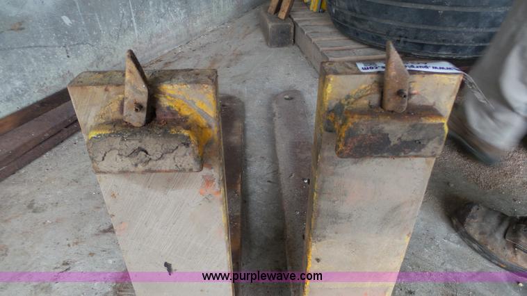 image for item AO9882 41"L pallet forks