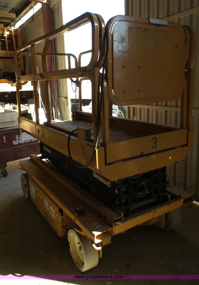 image for item AO9884 1999 Grove SM3248E scissor lift