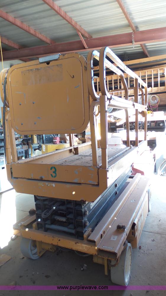 image for item AO9884 1999 Grove SM3248E scissor lift