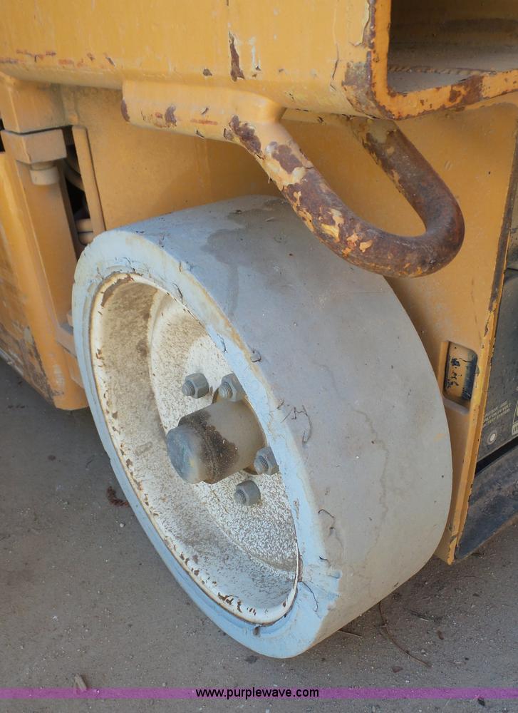 image for item AO9884 1999 Grove SM3248E scissor lift