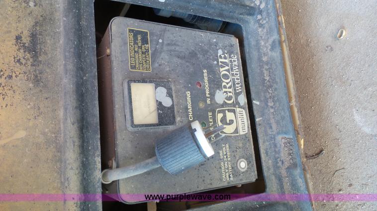 image for item AO9884 1999 Grove SM3248E scissor lift