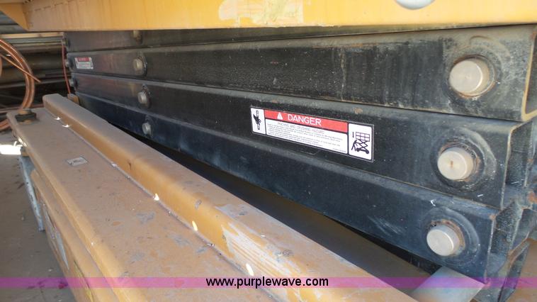 image for item AO9884 1999 Grove SM3248E scissor lift