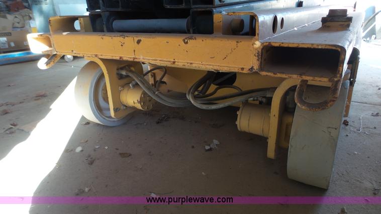 image for item AO9884 1999 Grove SM3248E scissor lift