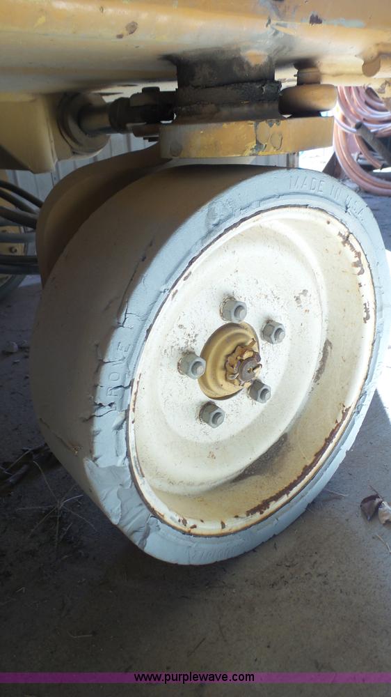 image for item AO9884 1999 Grove SM3248E scissor lift