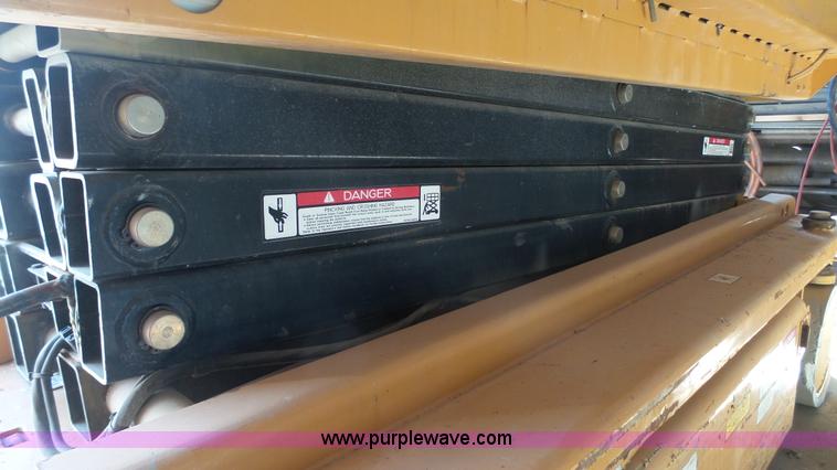 image for item AO9884 1999 Grove SM3248E scissor lift