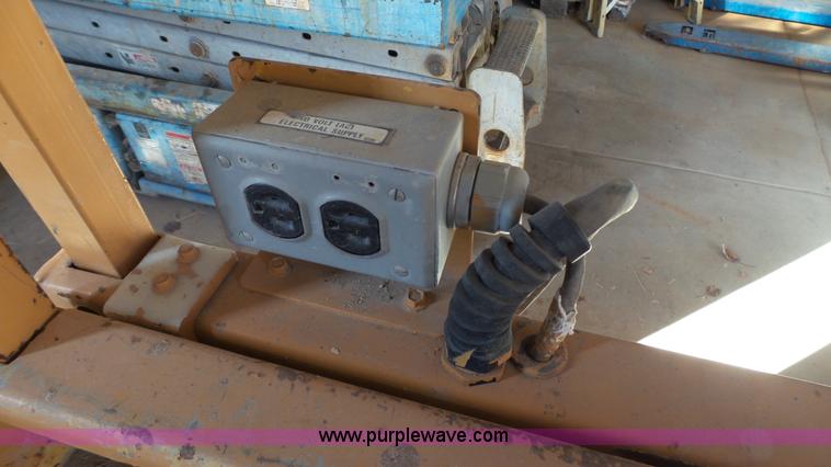 image for item AO9884 1999 Grove SM3248E scissor lift