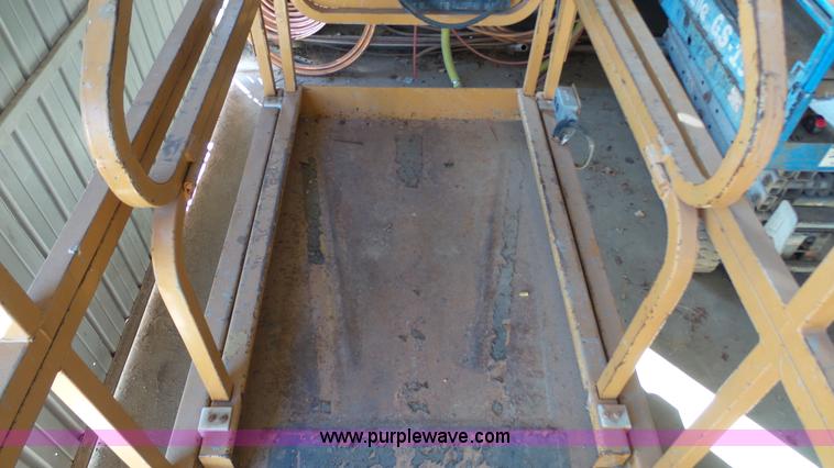 image for item AO9884 1999 Grove SM3248E scissor lift