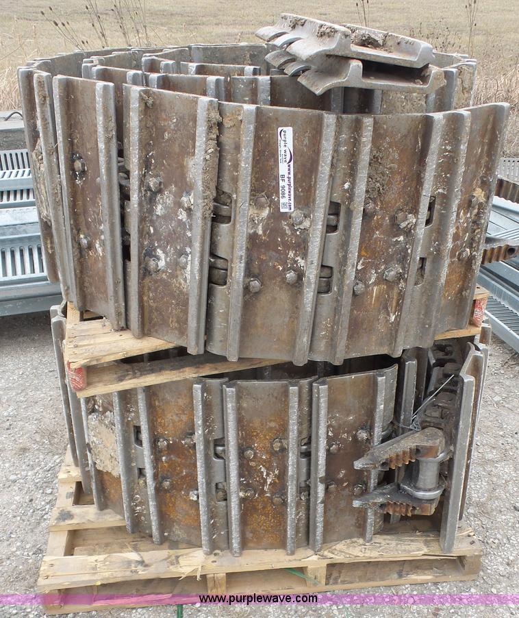 image for item BF9086 Caterpillar 953C track loader tracks