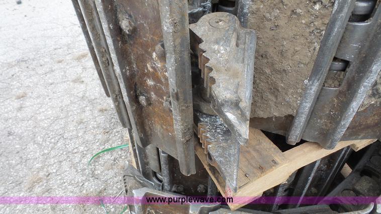 image for item BF9086 Caterpillar 953C track loader tracks