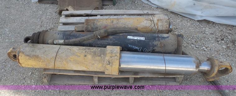 image for item BF9092 (3) assorted cylinders