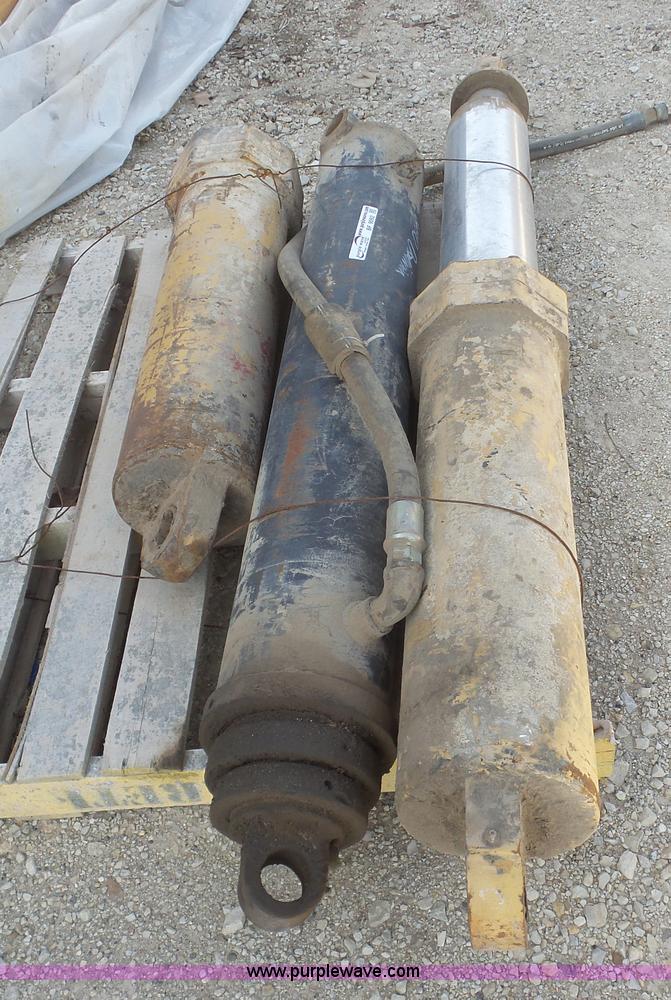 image for item BF9092 (3) assorted cylinders