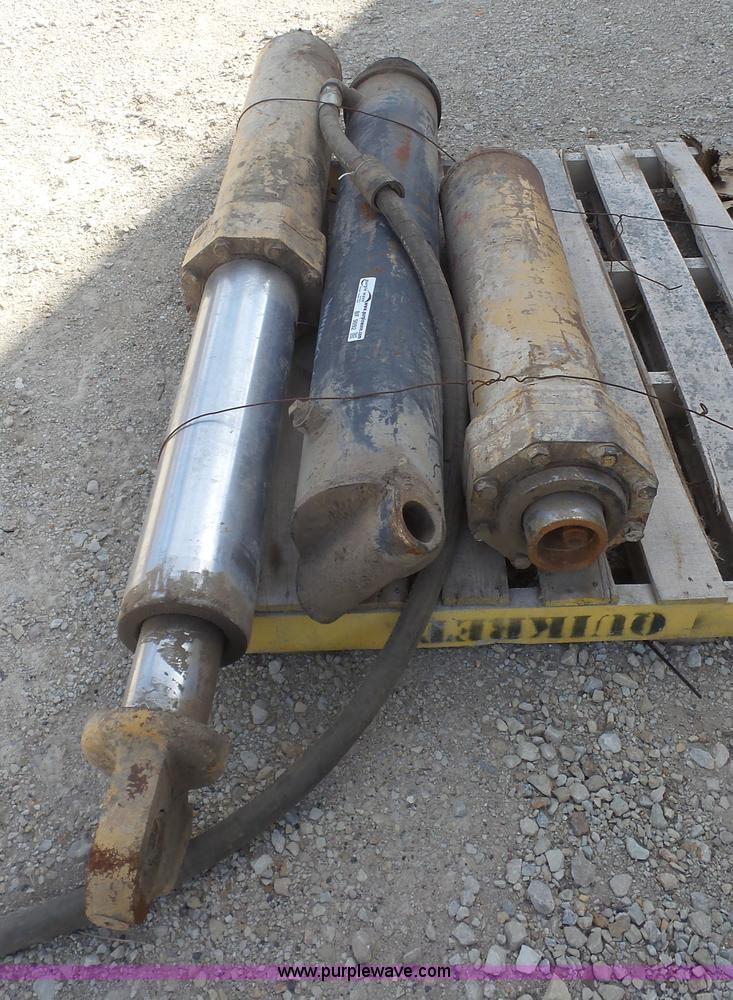 image for item BF9092 (3) assorted cylinders