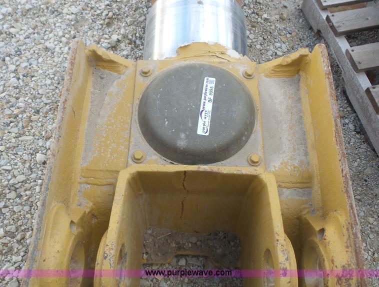 image for item BF9095 Caterpillar D8 undercarriage yoke track adjuster