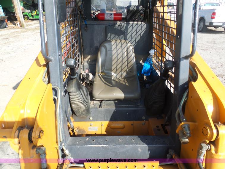 image for item BH9389 2005 Case 420 skid steer