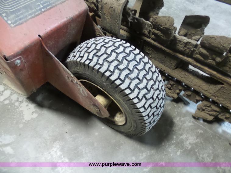 image for item BH9410 Ditch Witch 1820H trencher