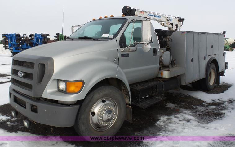 image for item BH9436 2004 Ford F650 Super Duty service truck with crane