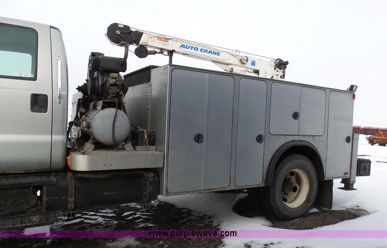 image for item BH9436 2004 Ford F650 Super Duty service truck with crane