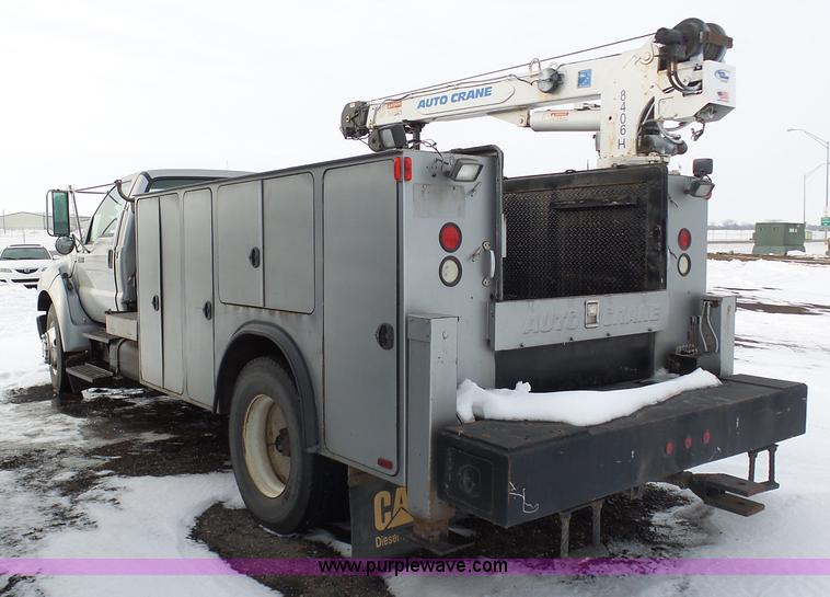 image for item BH9436 2004 Ford F650 Super Duty service truck with crane