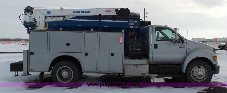 image for item BH9436 2004 Ford F650 Super Duty service truck with crane