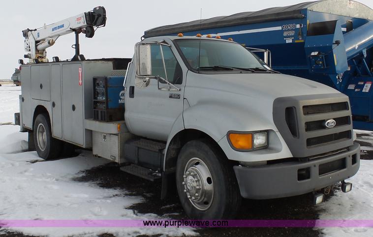 image for item BH9436 2004 Ford F650 Super Duty service truck with crane
