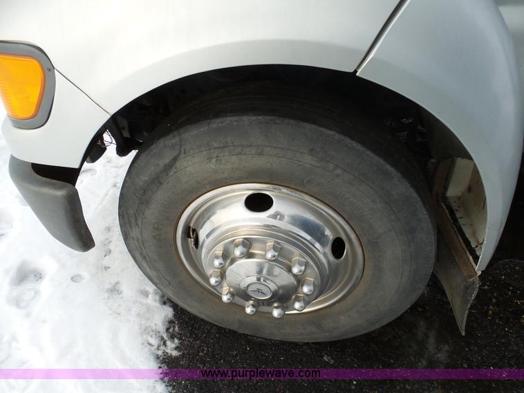 image for item BH9436 2004 Ford F650 Super Duty service truck with crane