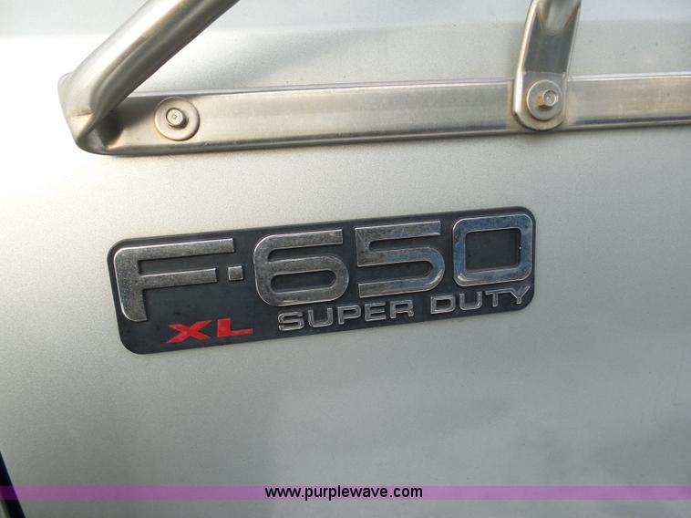 image for item BH9436 2004 Ford F650 Super Duty service truck with crane