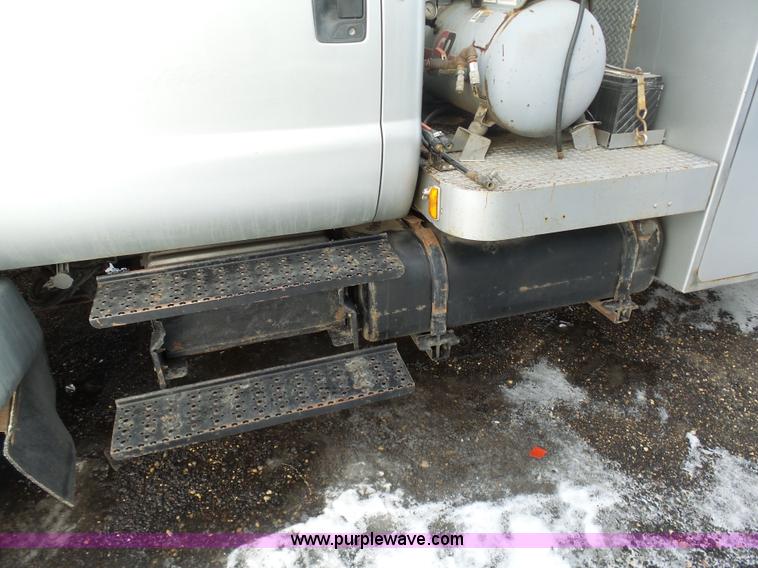 image for item BH9436 2004 Ford F650 Super Duty service truck with crane
