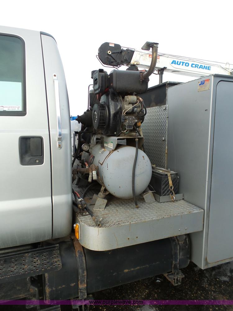 image for item BH9436 2004 Ford F650 Super Duty service truck with crane