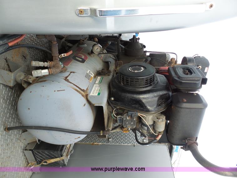 image for item BH9436 2004 Ford F650 Super Duty service truck with crane