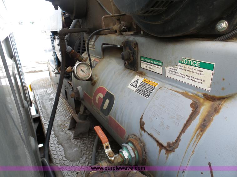 image for item BH9436 2004 Ford F650 Super Duty service truck with crane