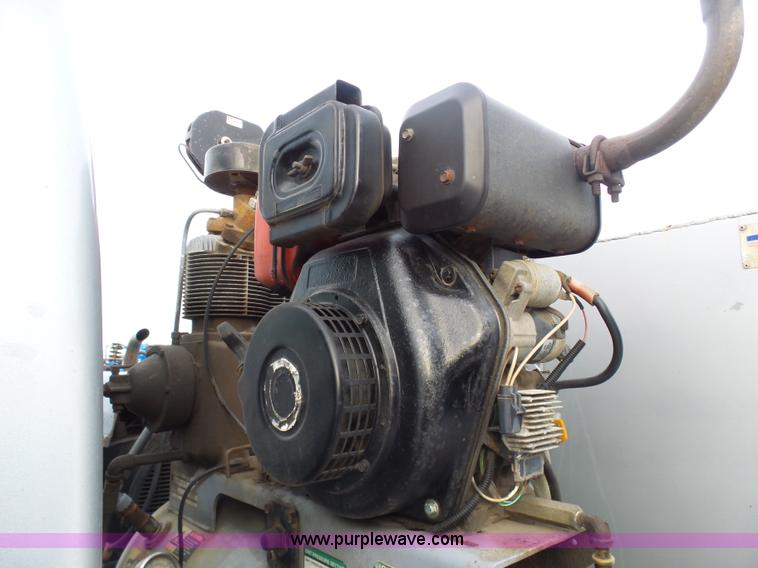 image for item BH9436 2004 Ford F650 Super Duty service truck with crane