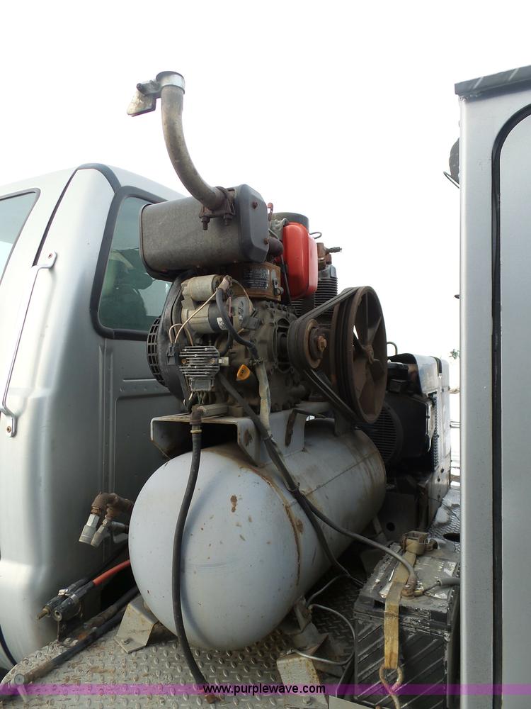 image for item BH9436 2004 Ford F650 Super Duty service truck with crane