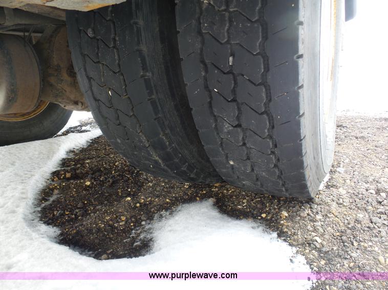 image for item BH9436 2004 Ford F650 Super Duty service truck with crane