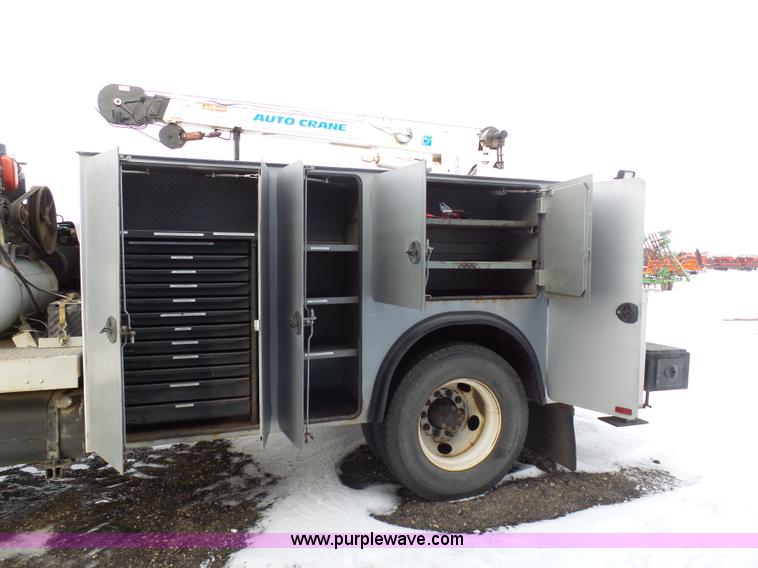 image for item BH9436 2004 Ford F650 Super Duty service truck with crane