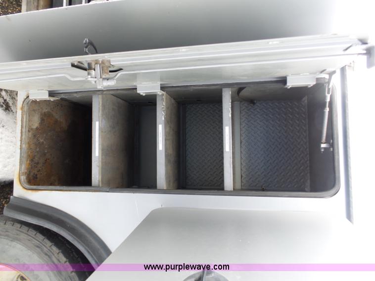 image for item BH9436 2004 Ford F650 Super Duty service truck with crane