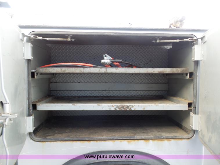 image for item BH9436 2004 Ford F650 Super Duty service truck with crane