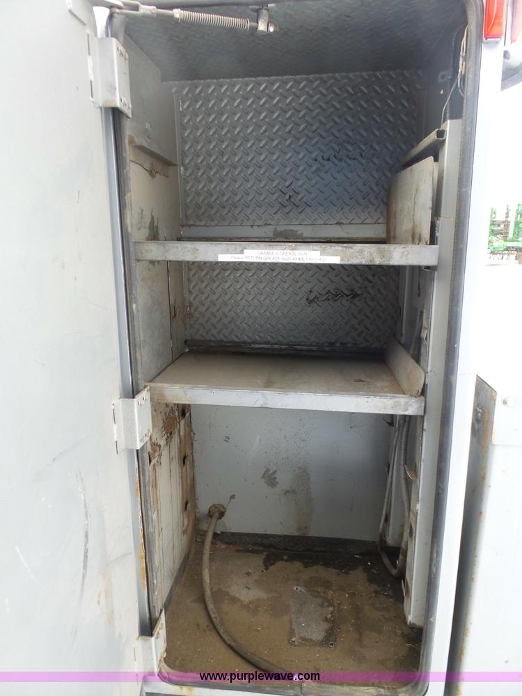 image for item BH9436 2004 Ford F650 Super Duty service truck with crane