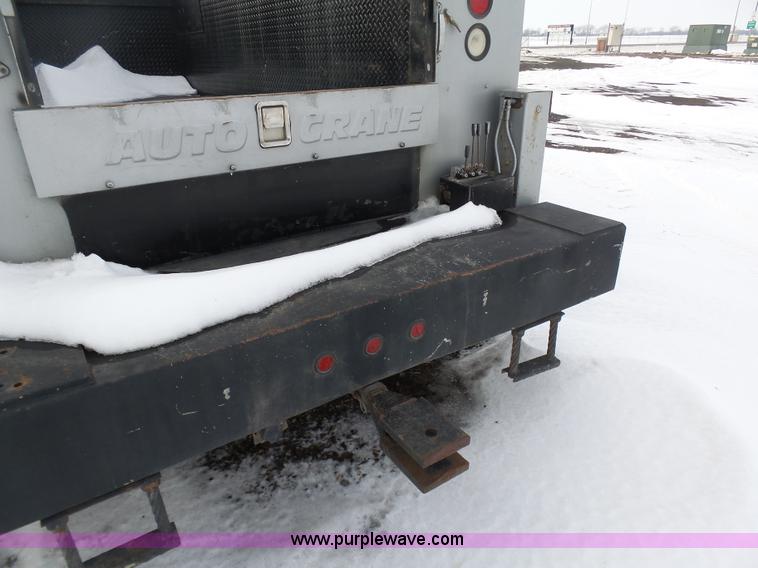 image for item BH9436 2004 Ford F650 Super Duty service truck with crane