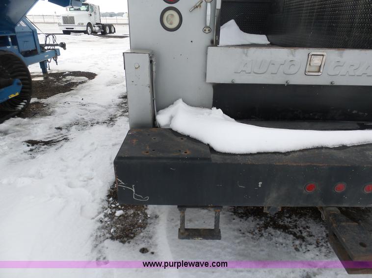 image for item BH9436 2004 Ford F650 Super Duty service truck with crane