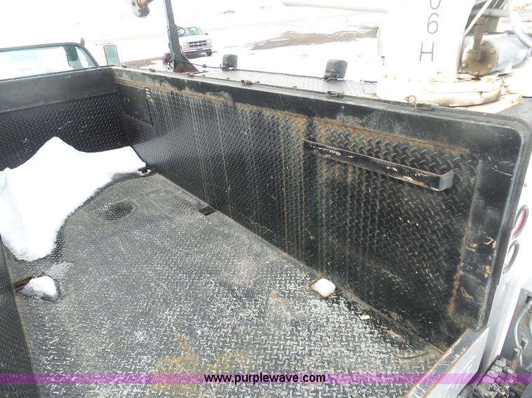 image for item BH9436 2004 Ford F650 Super Duty service truck with crane